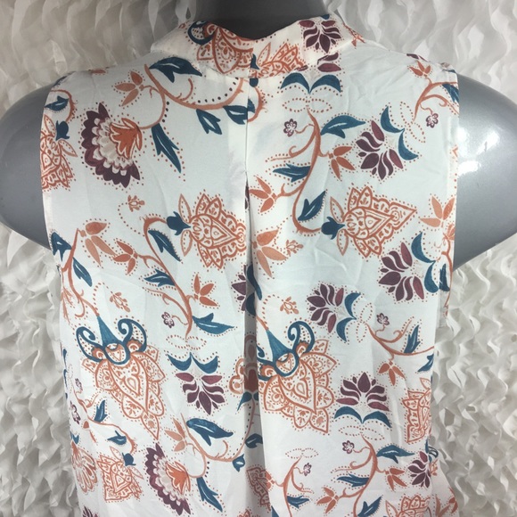 VIOLET + CLAIRE | Boho Floral Sleeveless Blouse - Picture 6 of 8